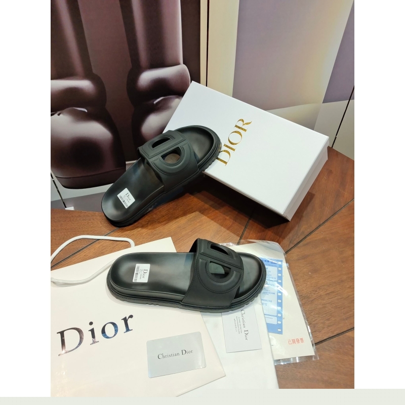ch**an D*or slippers